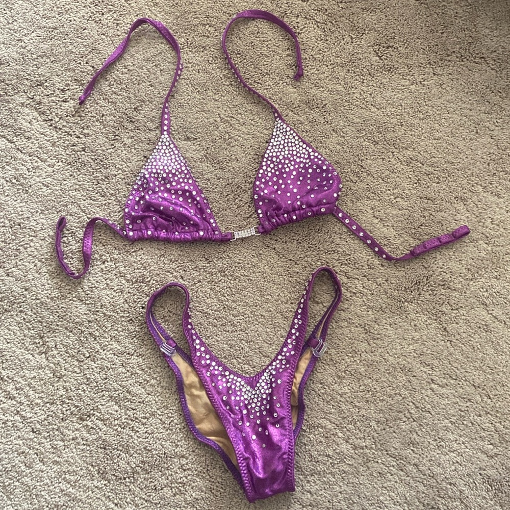 Bodybuilding competition suit - Women’s figure division